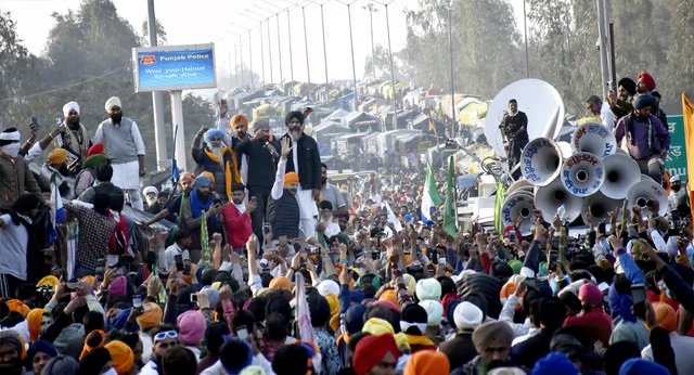 Farmers protest Farmers protest Day 3: Ryots stay put at Punjab-Haryana border; talks with ministers at 5 PM, internet suspended in parts of Punjab