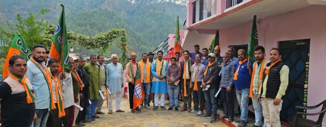 BJP workers campaigned in favor of BJP candidate.