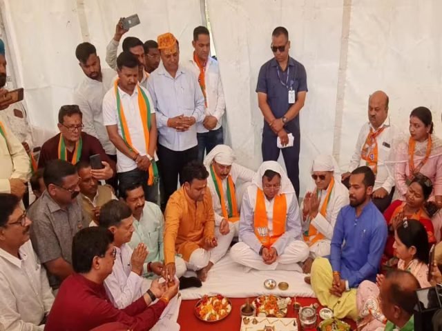 Chief Minister performed Bhoomi Pujan to make the public meeting successful