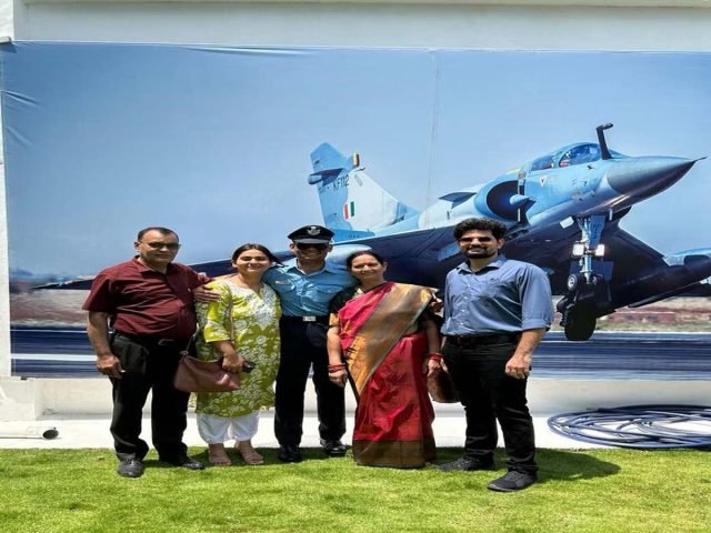 Akhilesh of Haldwani became a flying officer in the Navy