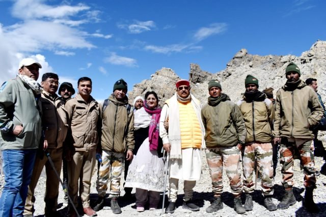Maharaj did darshan of Kailash from Old Lipulekh pass