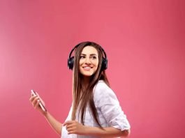 Beware! Your a hobby can make forever deaf, 100 crore young people are at risk