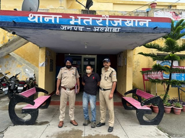 Bhatraujkhan police team arrested absconding liquor smuggler