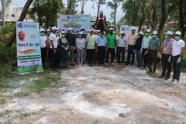 Cleanliness program organized in Rishikesh under Swachhta Pakhwada by joint efforts of THDCIL and Char Dham Yatra Administration Cleanliness program organized in Rishikesh under Swachhta Pakhwada by joint efforts of THDCIL and Char Dham Yatra Administration