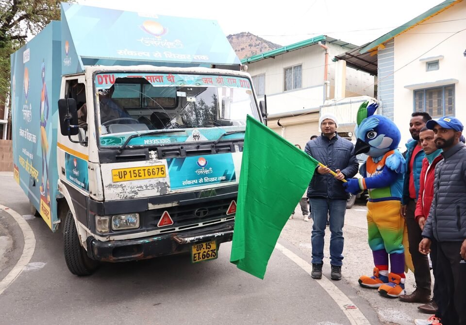 DM Sandeep Tiwari flagged off the promotional vehicles of National Games