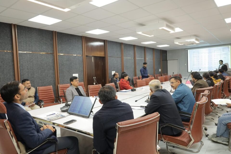DM Bansal reviewed the ongoing works of Smart City