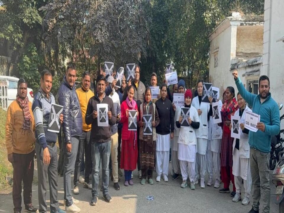 Demonstration for restoration of old pension in Rishikul Ayurveda College