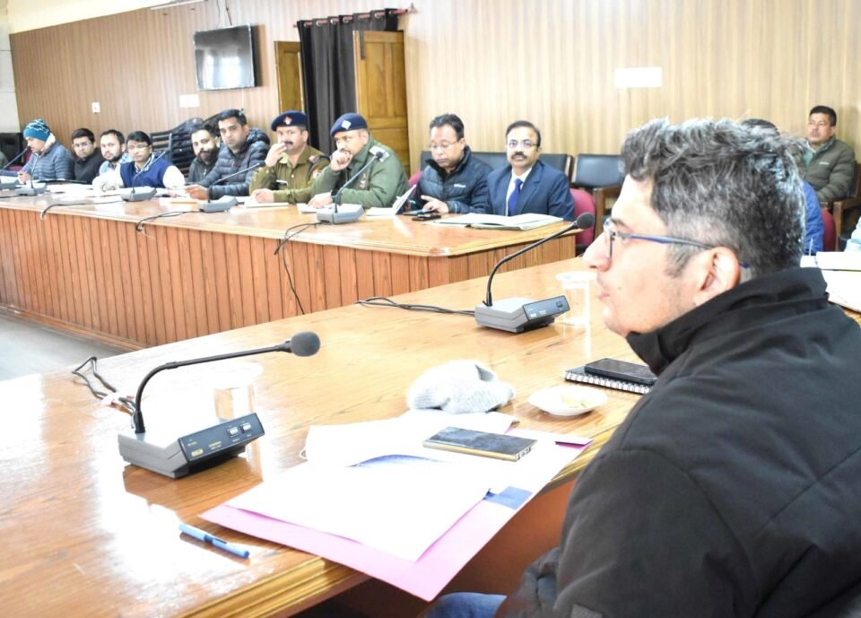 District Magistrate Sandeep Tiwari held a meeting with officials regarding preparations for the Char Dham Yatra