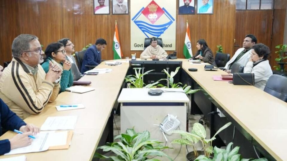 The use of “Khushiyon Ki Sawaari” service will be free at the time of delivery as well as for pre-natal checkups in government hospitals Chief Secretary