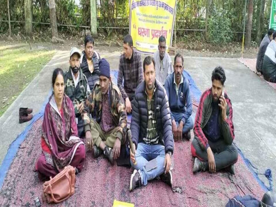 Angry forest workers staged a sit-in protest due to non-payment of salary