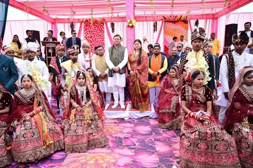 CM Dhami attended the mass marriage program on the occasion of Mahashivratri in Khatima and blessed and wished the newlyweds.