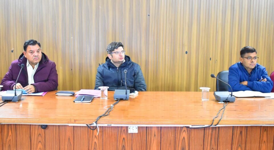 District Ganga Conservation Committee meeting was held under the chairmanship of District Magistrate Tiwari