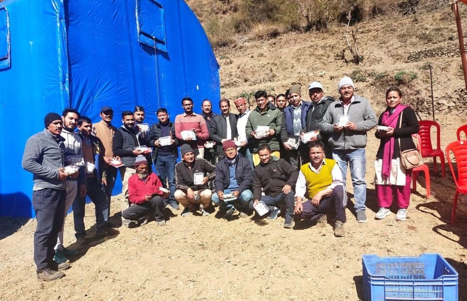 Farmers from Nainital, Almora and Pauri reached Chamoli and learned the tricks of mushroom production