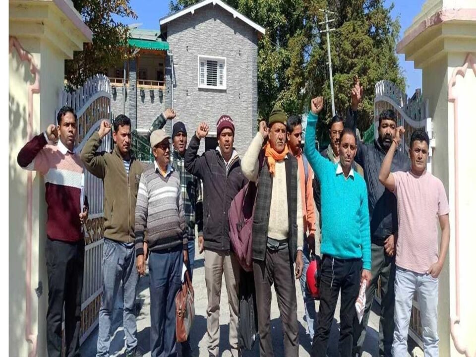 Fire season has started, forest panchayats do not get equipment