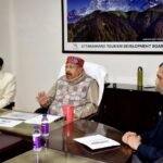 Maharaj gave instructions to the officers to include local artists and yoga teachers in the Yoga Mahotsav