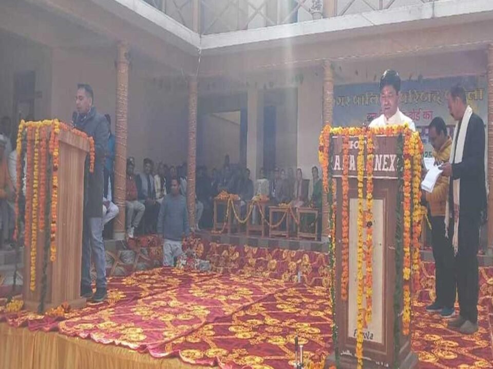 Newly elected Municipal Chairman Bihari Lal took oath in Purola