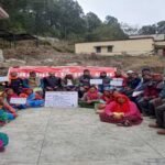 Sloganeering against the forest department in Tharali