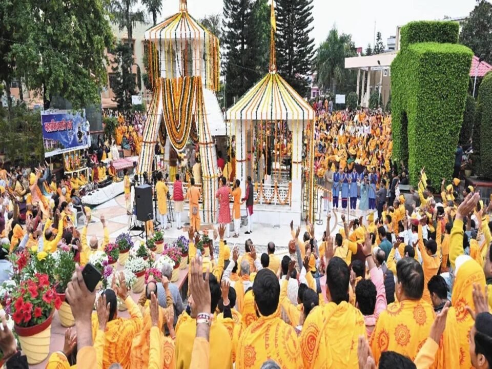 The Mahabhisheka was held in Prajneshwar Mahadev with the sentiment of Sarve Bhavantu Sukhinah