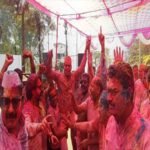 MLA Arora organized Holi Milan function