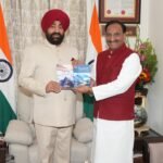 Former CM Dr. 'Nishank' met the Governor and presented his books
