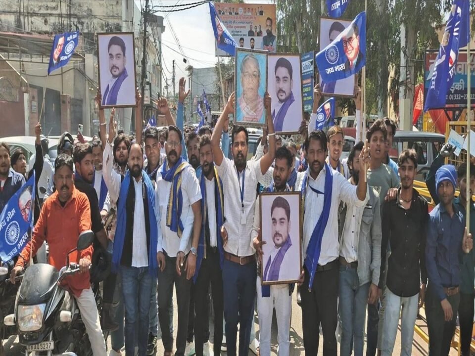 Kanshi Ram's birthday was celebrated by taking out a rally and cutting a cake