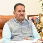 Agriculture Minister Ganesh Joshi immediately took cognizance of the obstacles in the movement of tourists in the Government Garden Chaubatia