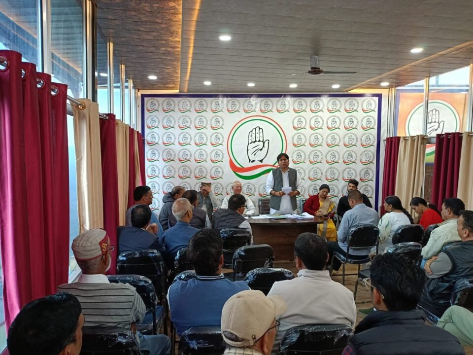 In the monthly meeting of Congress, BJP government was targeted, warning of agitation