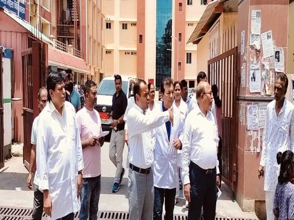 The District Magistrate conducted a surprise inspection of the District and District Women's Hospital