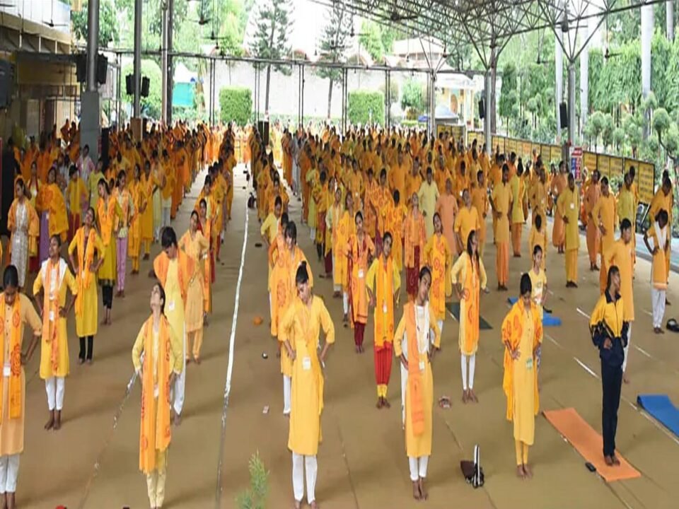 Yoga trainees from five countries including India practiced yoga at Shantikunj