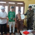 "Salute to Kargil martyrs: Army soldiers reached every home, presented mementoes to the family members"