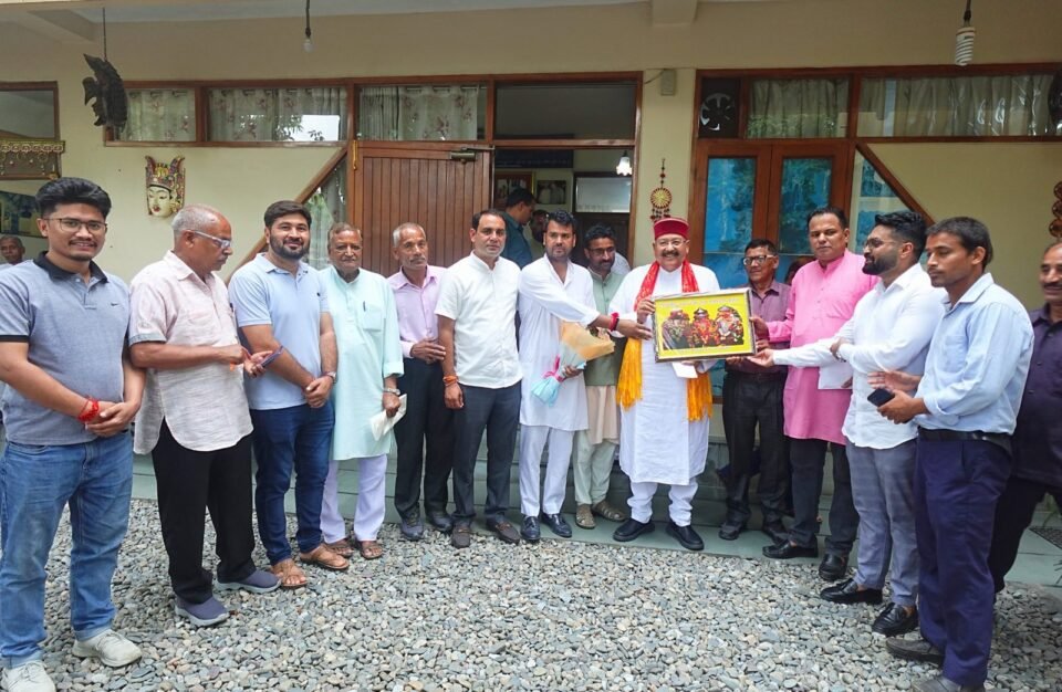 A delegation met the Maharaja regarding marking Kurud and Devrala on the royal map