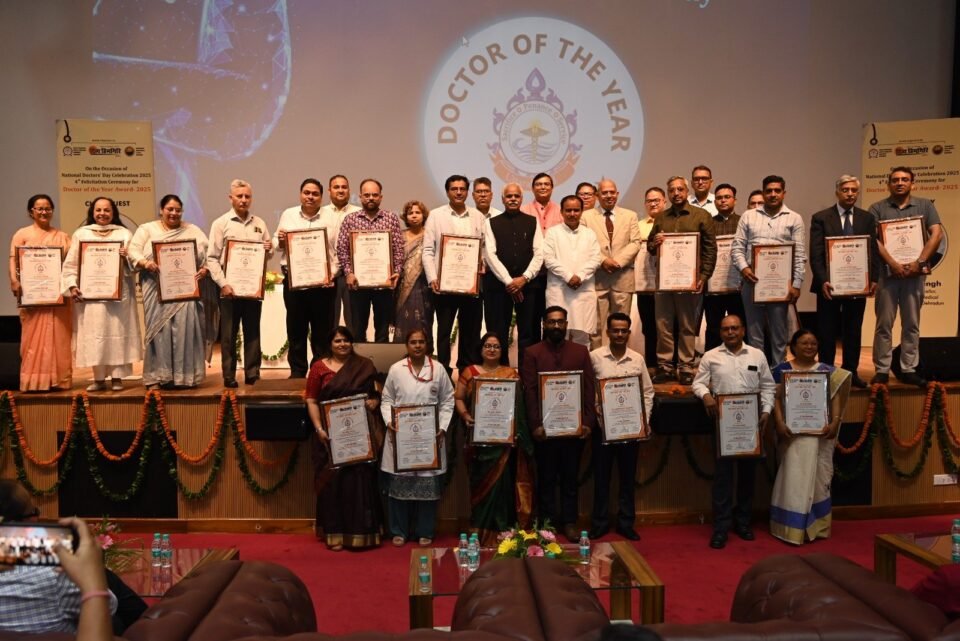 25 eminent doctors of the state were honored on the occasion of Doctors Day