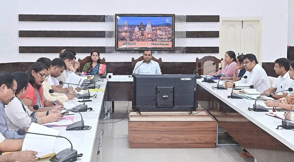Data of public welfare schemes run by NITI Aayog should be fed on the portal on time District Magistrate