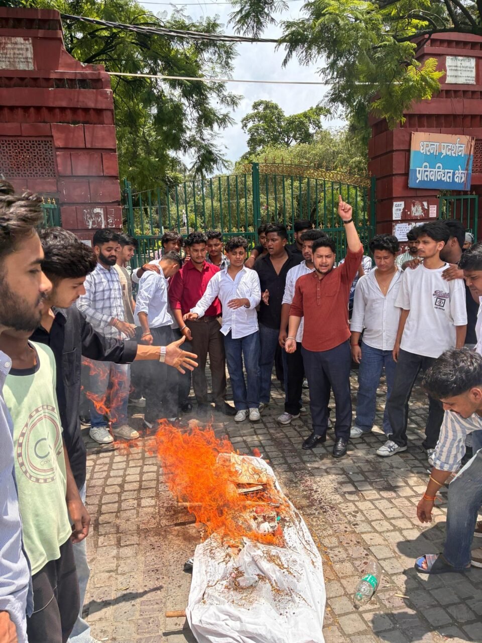 Funeral procession of UTU Vice Chancellor Dr. Omkar Yadav, Controller of Examinations Dr. V.K. Patel, Education Secretary Ranjit Sinha and Minister Subodh Uniyal.