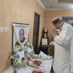 Maharaj paid tribute to Naresh Bansal's mother on her demise