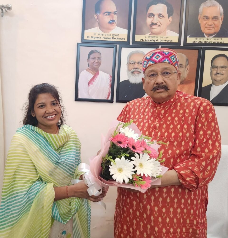 Neelam Puri, the first SC member of BKTC, made a courtesy visit to Maharaj