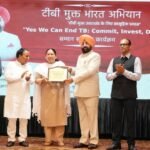 The Governor honoured people who made outstanding contributions in the TB Free India campaign
