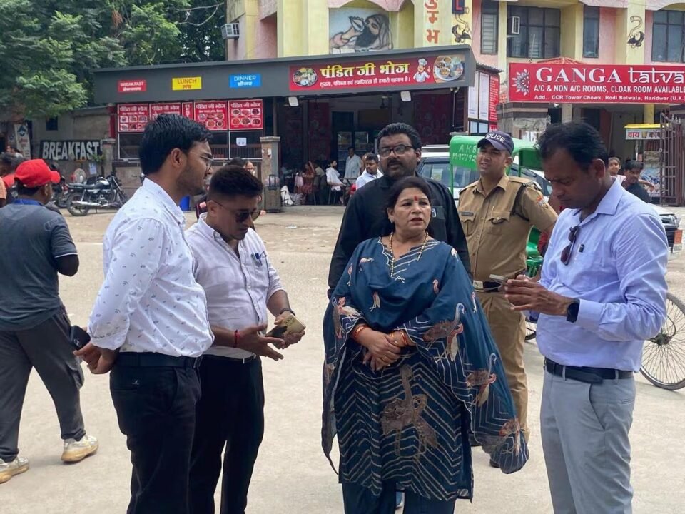 The mayor inspected the cleanliness arrangements at the Kanwar fair