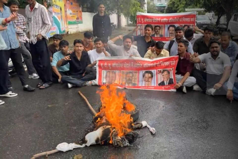Angry over the connivance of Vice Chancellor Dr Omkar Yadav in the UTU software scam and the insider funding, the students burnt the effigy of Technical Education Minister Subodh Uniyal.