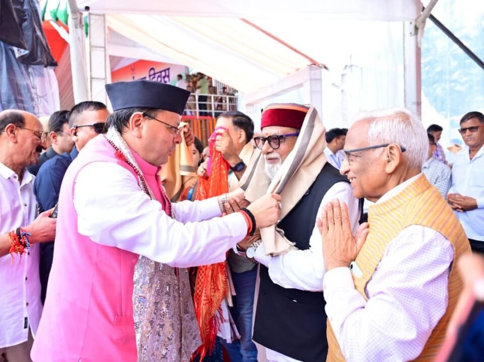 Chief Minister honored police personnel and family members of freedom fighters on the occasion of Independence Day