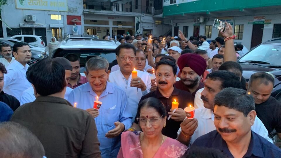 Congress's massive candle march in Dehradun under the campaign Vote Chor Gaddi Chhod