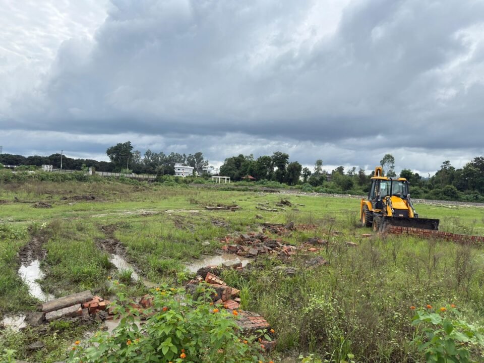 MDDA's big action, illegal plotting on 10 bigha land on Sheeshambada Parwal Road demolished