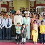 Students reached Raj Bhawan to tie Rakhi to the Governor