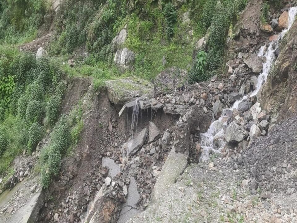 Syalani-Jaurasi motorway damaged due to heavy rain