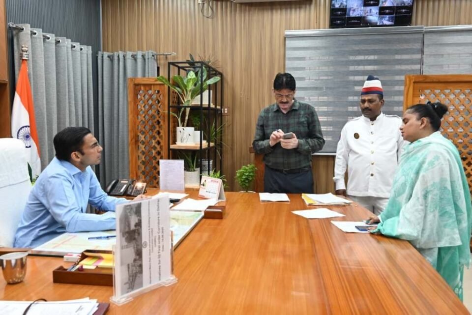 They were facing problem regarding Dakhil Kharij for 01 year, solution was found as soon as it came to the notice of DM