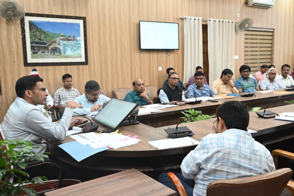 DM Bansal held a review meeting on the damage caused by the disaster in the district and the structures and restoration work in the affected areas.