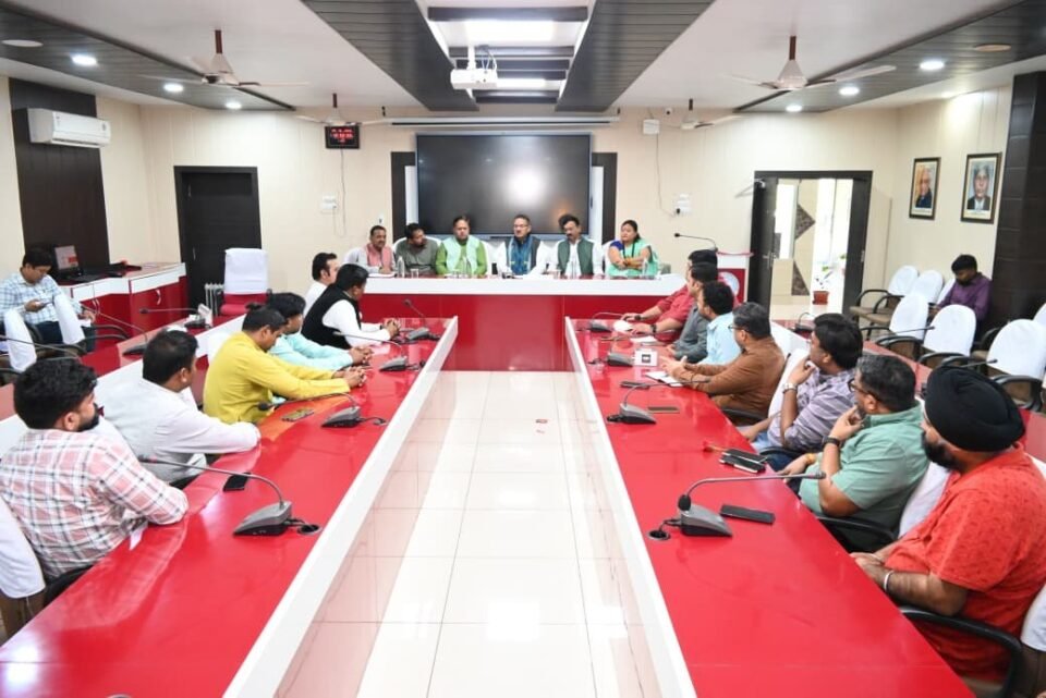 A grand farmers' conference will be held at Pantnagar University on the 25th State Foundation Day Agriculture Minister Ganesh Joshi