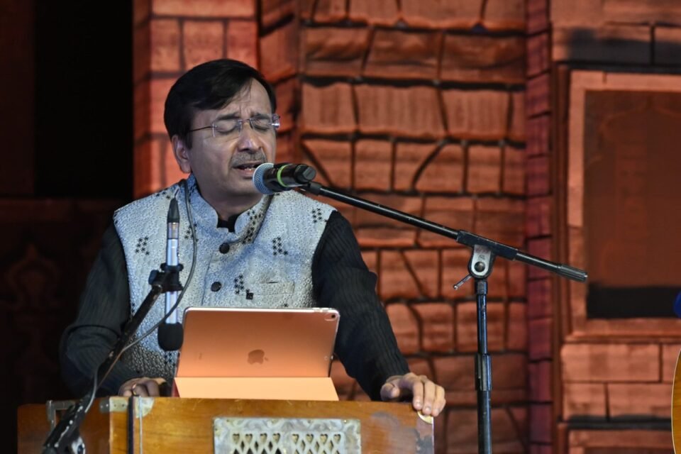 In Virasat, renowned sitar player Soumitra Thakur enthralled everyone with his amazing and captivating playing.
