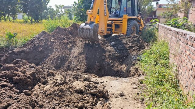 MDDA takes major action, bulldozer runs on illegal plotting on Shimla bypass road