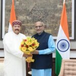 Maharaj met the Vice President and was invited to visit Uttarakhand.